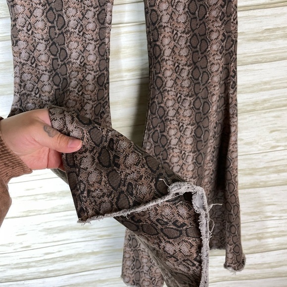 L&B Brown Python Snake Reptile Print Raw Hem Western Flare Jeans - Picture 5 of 5
